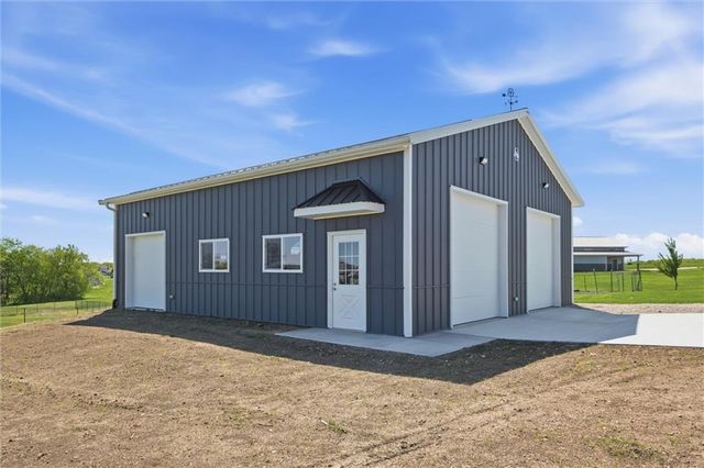 17368 254th Street, Tonganoxie, KS 66086