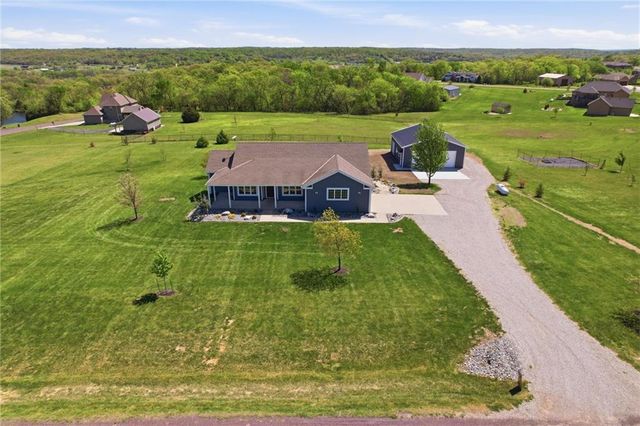 17368 254th Street, Tonganoxie, KS 66086