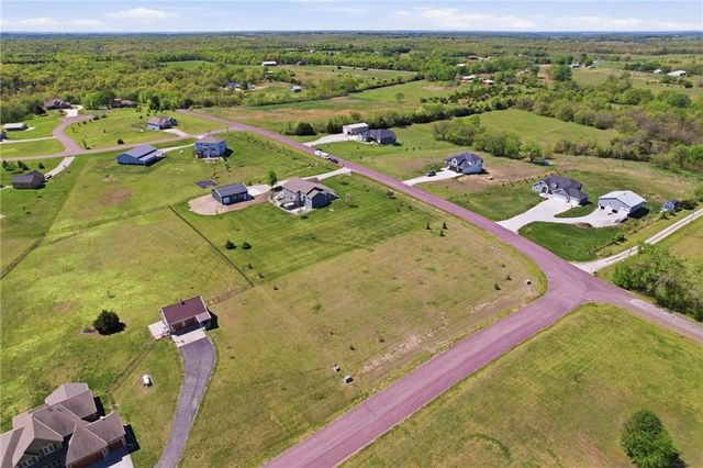 17368 254th Street, Tonganoxie, KS 66086