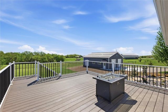 17368 254th Street, Tonganoxie, KS 66086