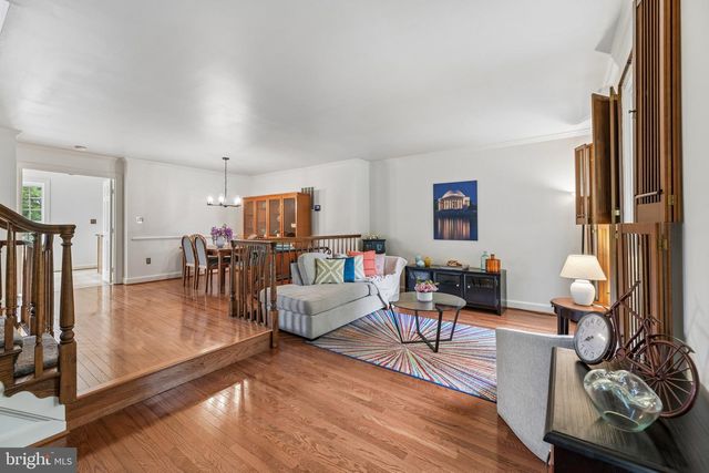 1715 DOGWOOD DR, Alexandria, VA 22302