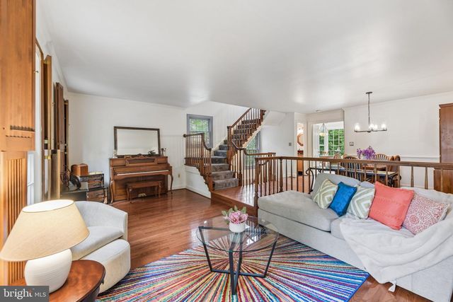 1715 DOGWOOD DR, Alexandria, VA 22302