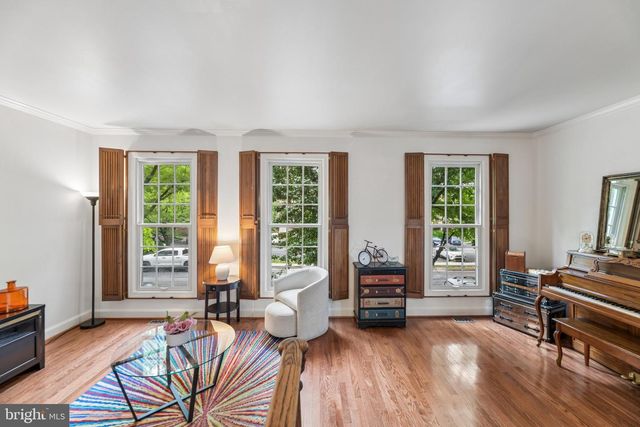 1715 DOGWOOD DR, Alexandria, VA 22302