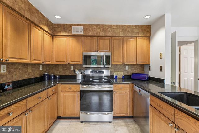 1715 DOGWOOD DR, Alexandria, VA 22302