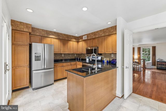 1715 DOGWOOD DR, Alexandria, VA 22302