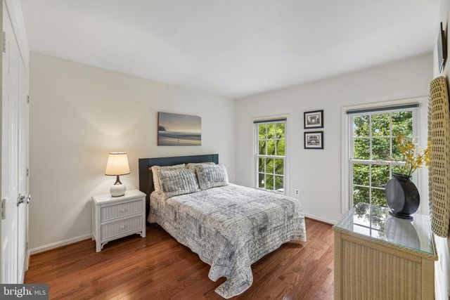 1715 DOGWOOD DR, Alexandria, VA 22302