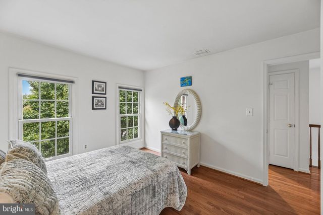 1715 DOGWOOD DR, Alexandria, VA 22302