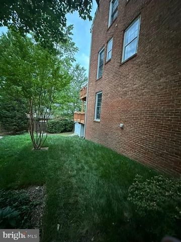 1715 DOGWOOD DR, Alexandria, VA 22302
