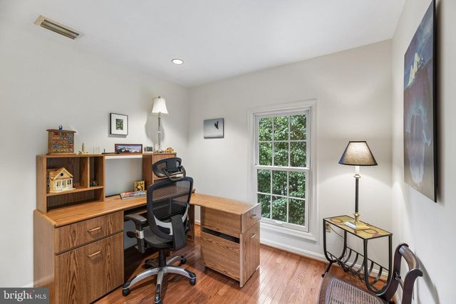 1715 DOGWOOD DR, Alexandria, VA 22302