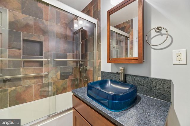 1715 DOGWOOD DR, Alexandria, VA 22302