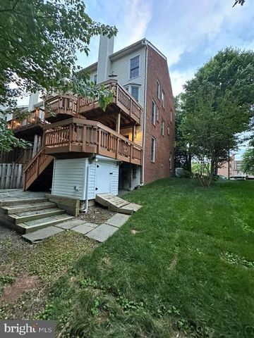 1715 DOGWOOD DR, Alexandria, VA 22302