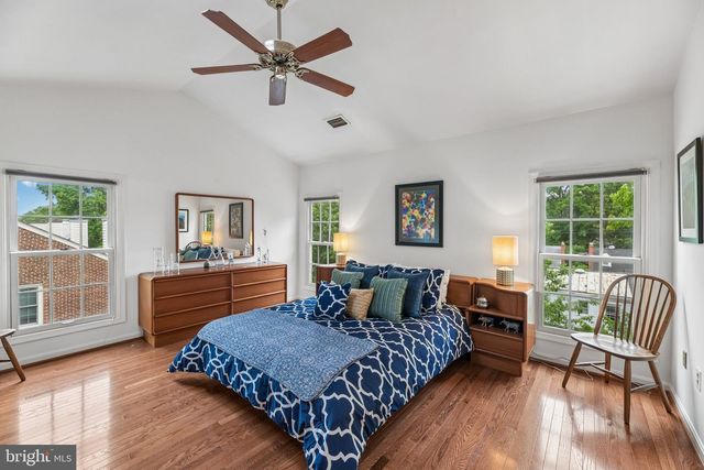 1715 DOGWOOD DR, Alexandria, VA 22302