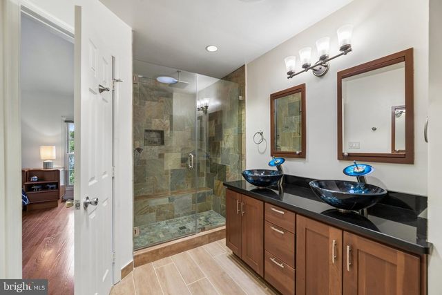 1715 DOGWOOD DR, Alexandria, VA 22302