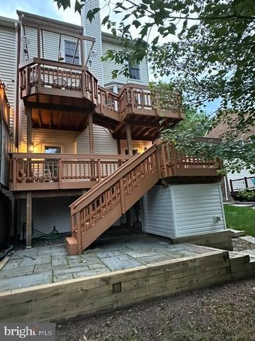 1715 DOGWOOD DR, Alexandria, VA 22302