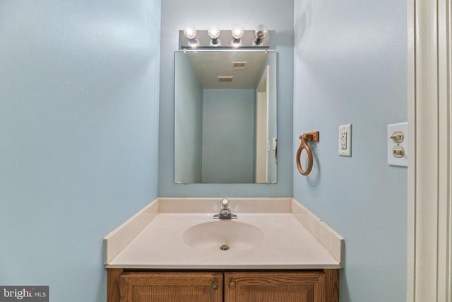 1715 DOGWOOD DR, Alexandria, VA 22302