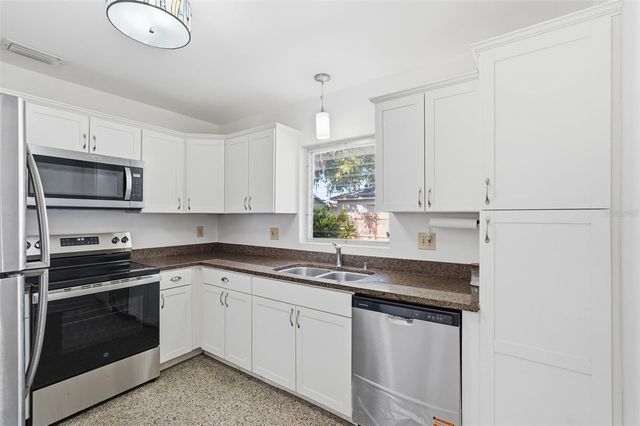 42 LAKE SHORE DRIVE, Palm Harbor, FL 34684