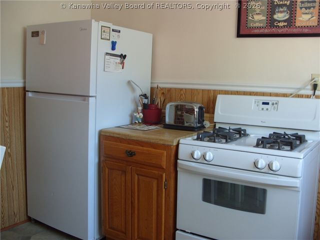 60 C Street, Boomer, WV 25031