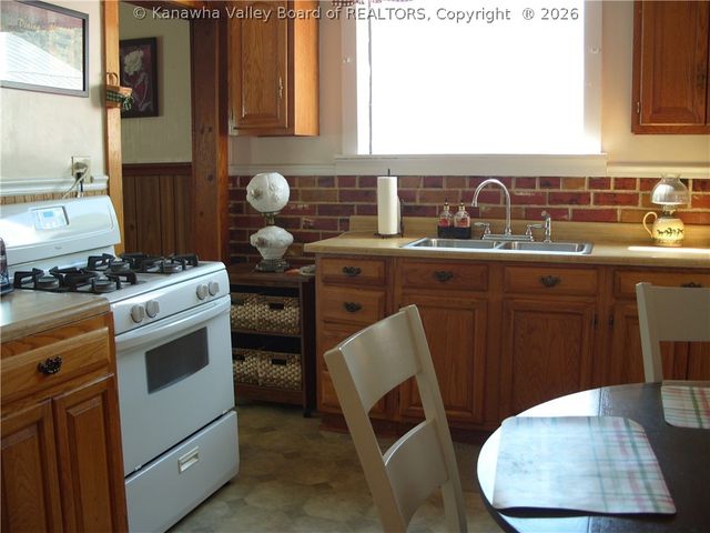 60 C Street, Boomer, WV 25031