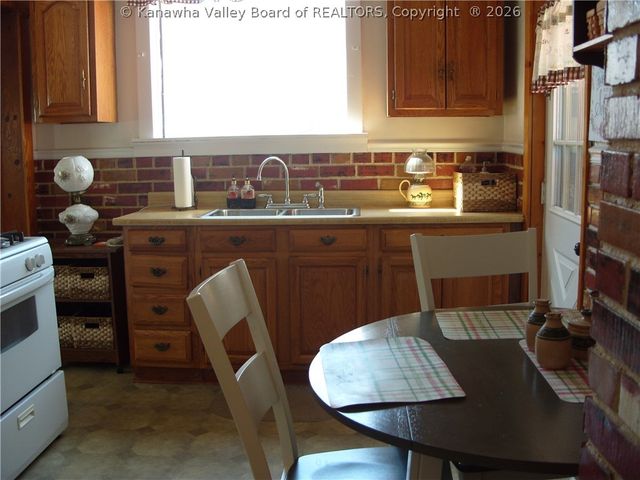 60 C Street, Boomer, WV 25031