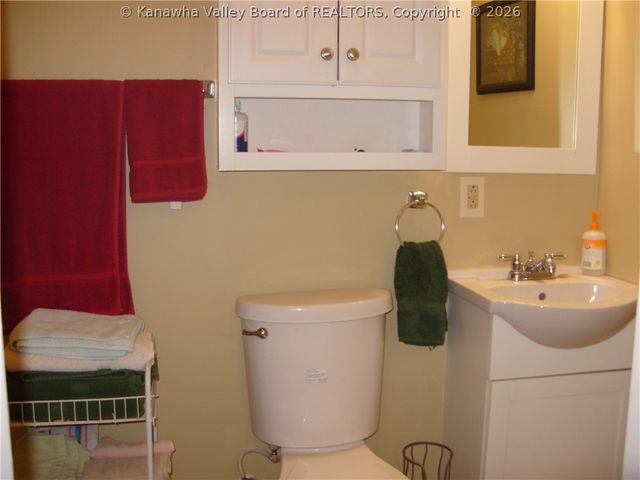 60 C Street, Boomer, WV 25031