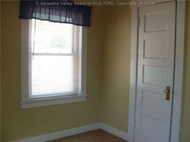 60 C Street, Boomer, WV 25031
