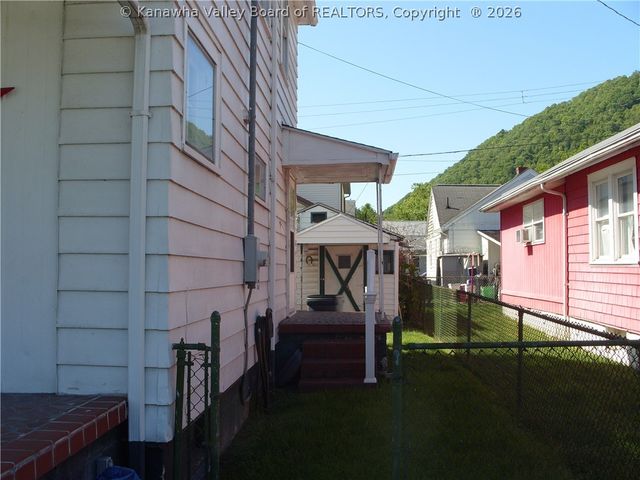 60 C Street, Boomer, WV 25031