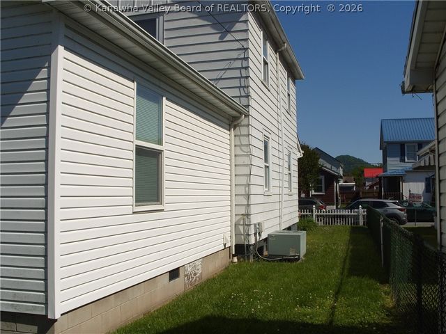60 C Street, Boomer, WV 25031