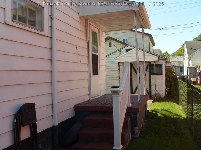 60 C Street, Boomer, WV 25031
