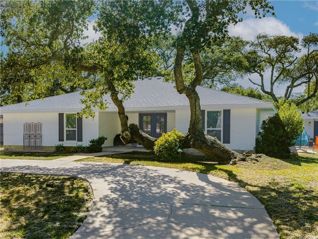 2011 Cochran Lane, Rockport, TX 78382 — exterior