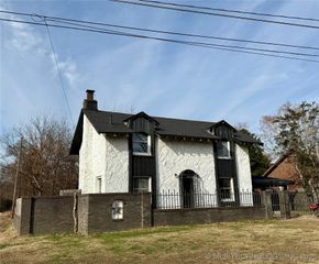 1009 Seminary Avenue, Tahlequah, OK 74464