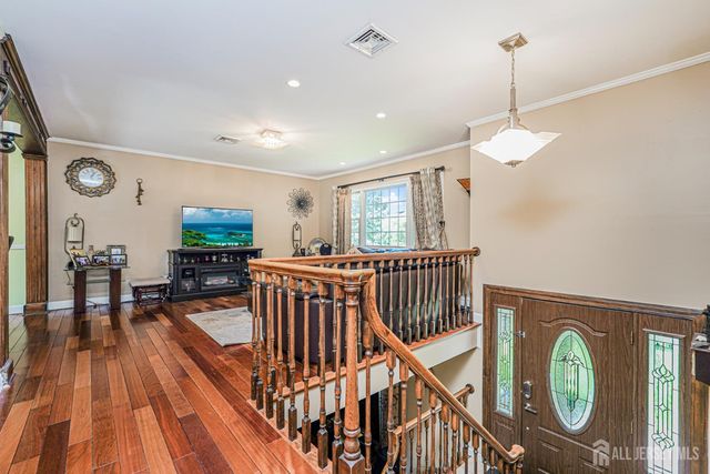 23 Dunbar Avenue, Piscataway, NJ 08854