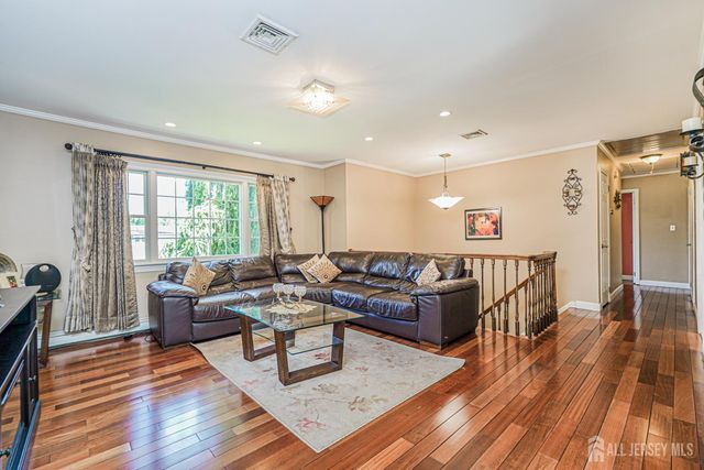 23 Dunbar Avenue, Piscataway, NJ 08854