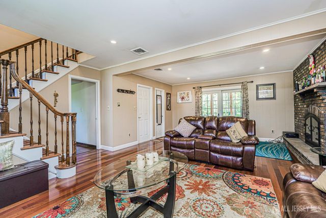 23 Dunbar Avenue, Piscataway, NJ 08854