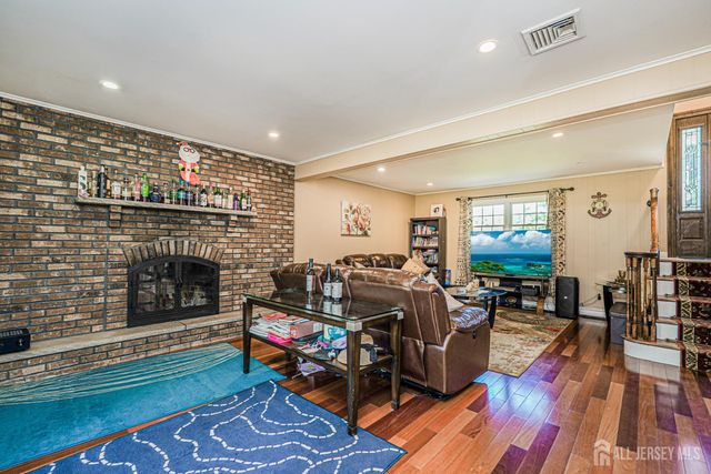 23 Dunbar Avenue, Piscataway, NJ 08854