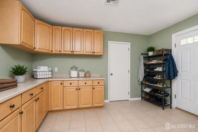 23 Dunbar Avenue, Piscataway, NJ 08854
