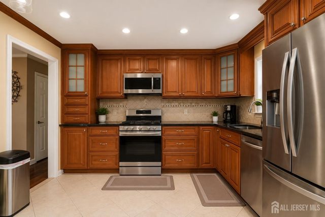 23 Dunbar Avenue, Piscataway, NJ 08854