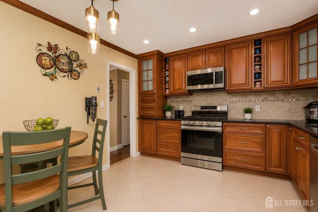 23 Dunbar Avenue, Piscataway, NJ 08854