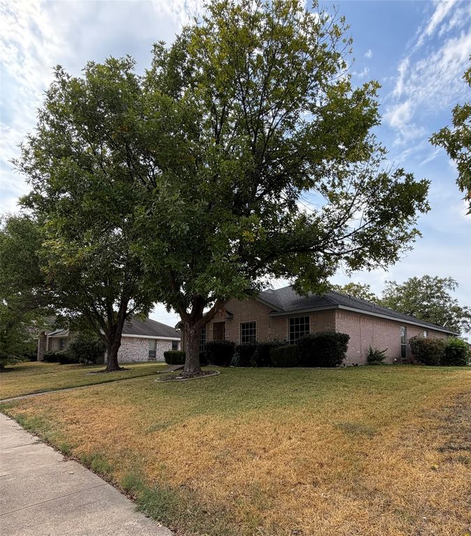 1013 Wentwood Drive, Desoto, TX 75115 — photo 3
