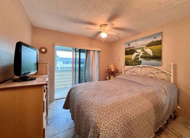 14 Bedford A, West Palm Beach, FL 33417