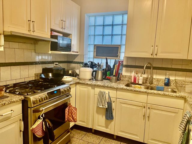 4418 N Albany Avenue, Chicago, IL 60625