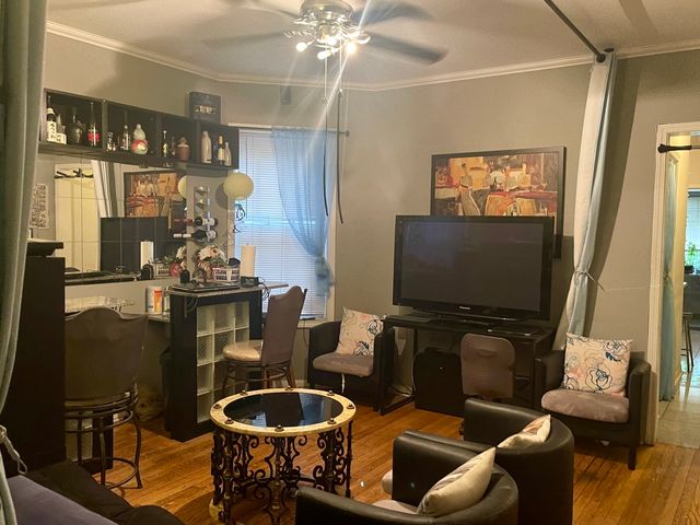 4418 N Albany Avenue, Chicago, IL 60625