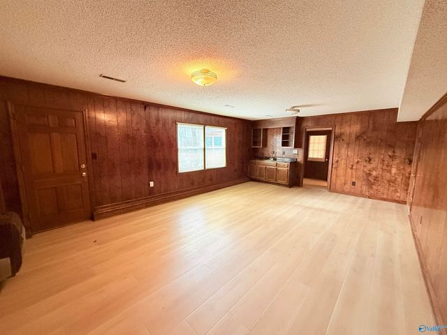 1975 Pine Lake Drive, Arab, AL 35016