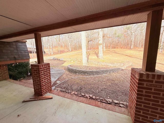 1975 Pine Lake Drive, Arab, AL 35016