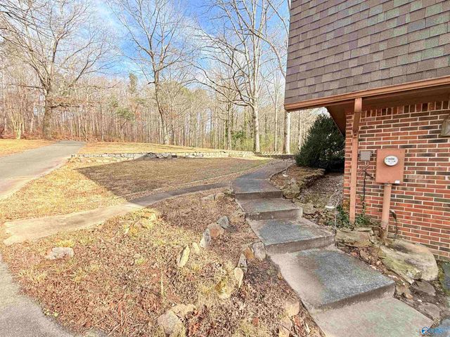 1975 Pine Lake Drive, Arab, AL 35016