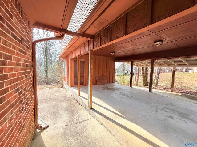 1975 Pine Lake Drive, Arab, AL 35016