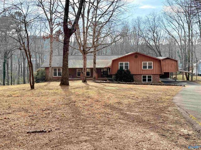 1975 Pine Lake Drive, Arab, AL 35016