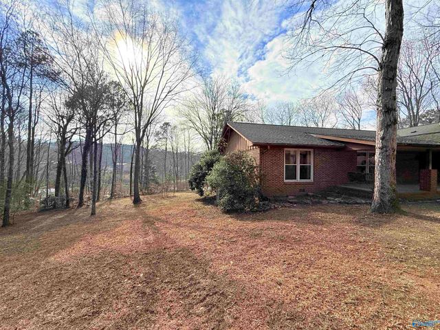 1975 Pine Lake Drive, Arab, AL 35016