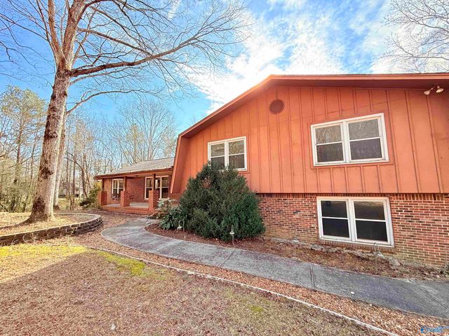 1975 Pine Lake Drive, Arab, AL 35016