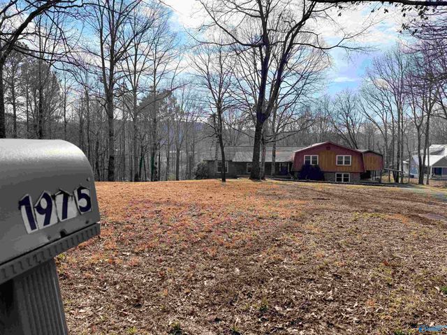 1975 Pine Lake Drive, Arab, AL 35016
