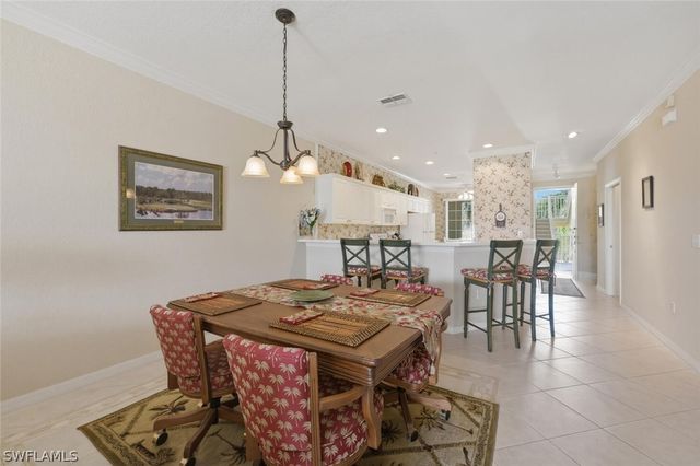 4834 Hampshire CT 206, Naples, FL 34112